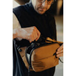 PEAK DESIGN EVERYDAY SLING 3L V2 COYOTE – Bild 7