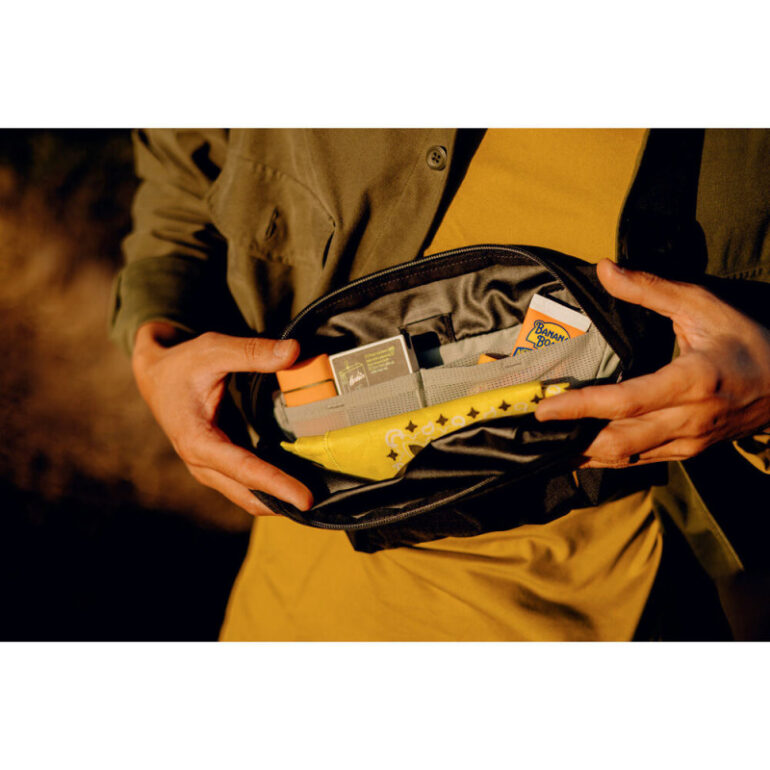 PEAK DESIGN OUTDOOR SLING 2L BLACK - Imagen 2