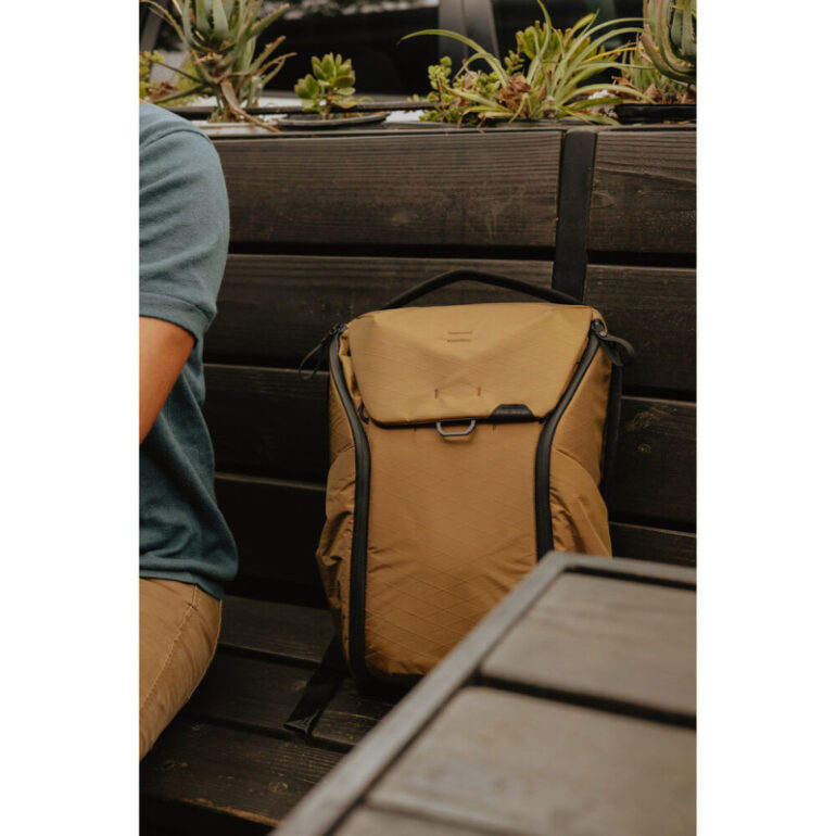 PEAK DESIGN EVERYDAY BP 30L V3 COYOTE - Imagen 12