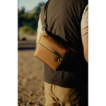 PEAK DESIGN EVERYDAY SLING 3L V3 COYOTE – Image 6